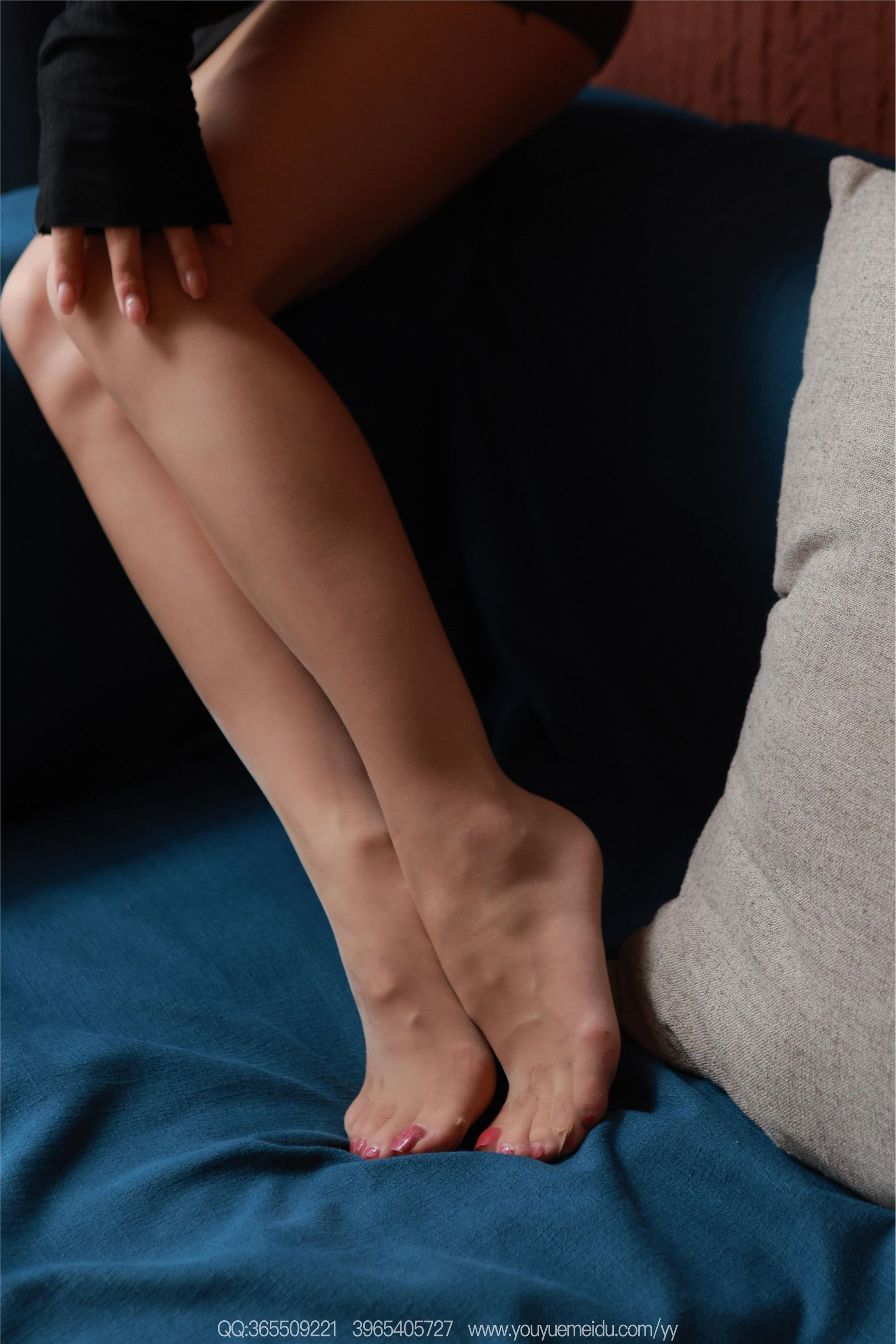 IESS异思趣向  2025.11.19 丝享家2215：兔兔《性感吊带（下）》